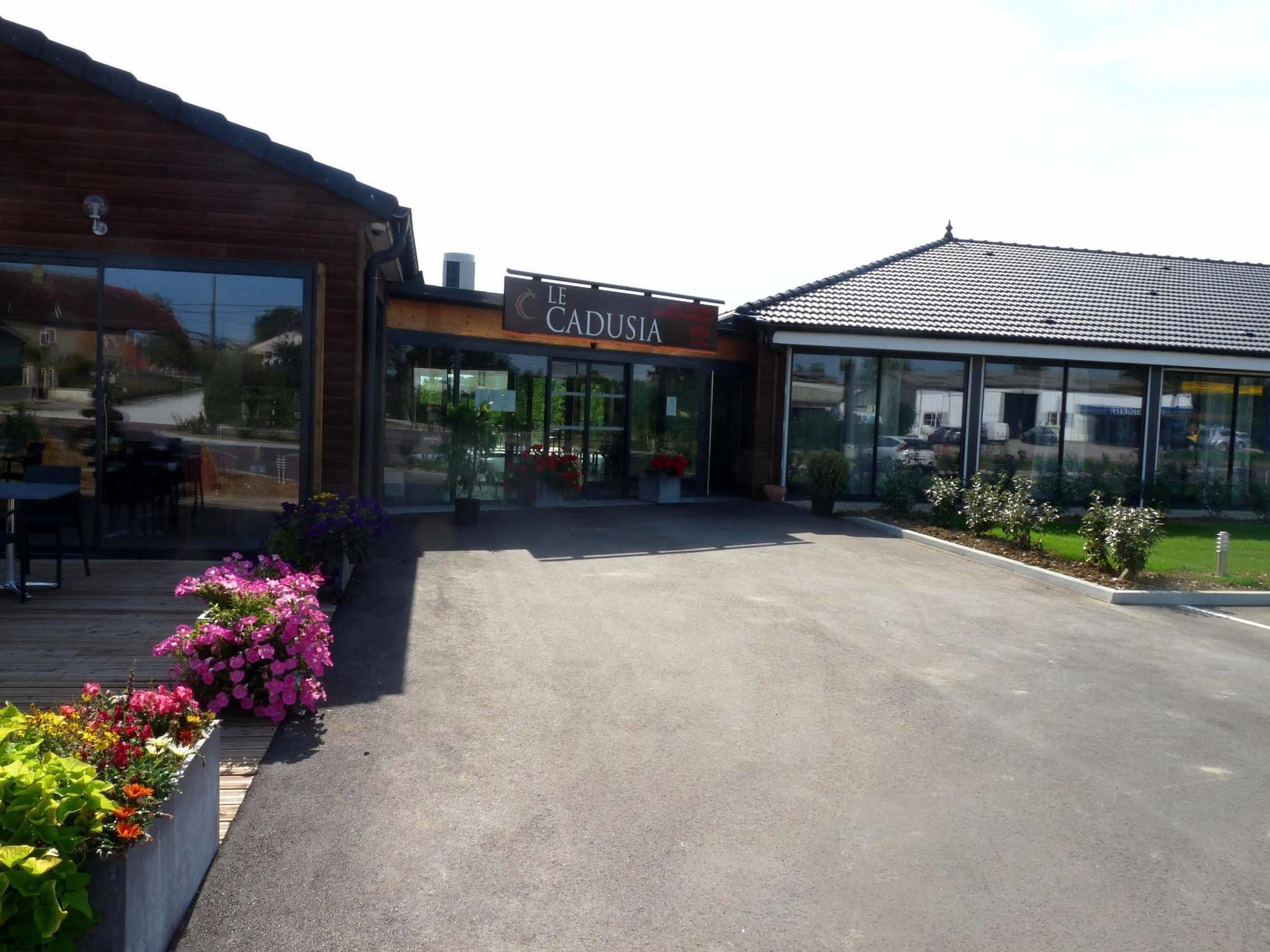 Logis Le Cadusia Chaource Exterior foto